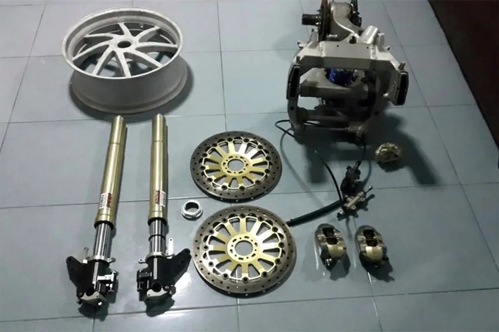 Honda RVF750R RC45 NL5 — projet Tyga Performance, photo 5