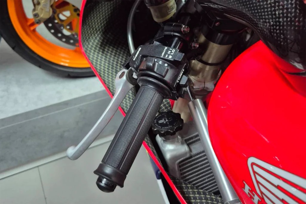 Honda RVF750R RC45 NL5 — projet Tyga Performance, photo 72
