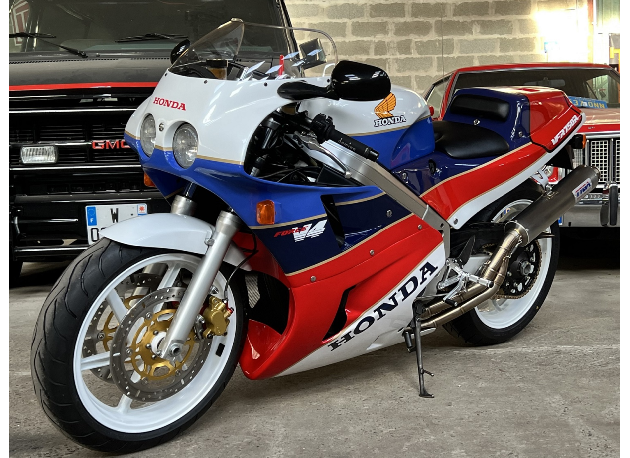Honda VFR750 RC30 Réplica réalisée par l’atelier AVSmoto